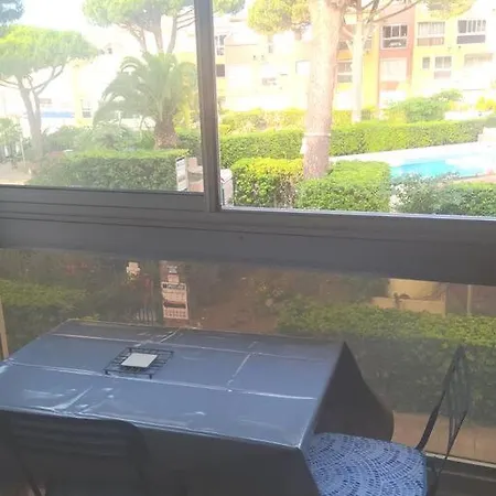 4 Couchages Avec Piscine D'ete Vue Port Apartment *