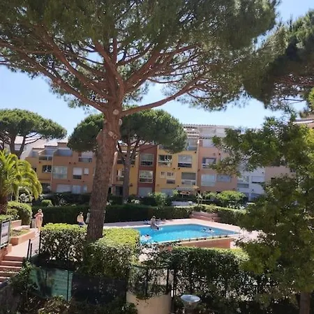 4 Couchages Avec Piscine D'ete Vue Port Apartment *